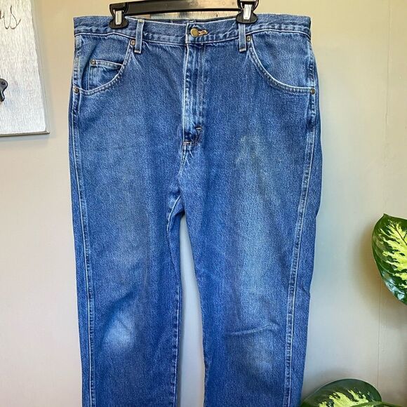 Wrangler Men’s Classic Straight Jeans - Picture 1 of 5